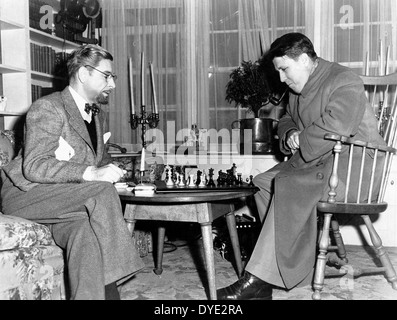 Ronald Colman & Direttore George Stevens sul set del film "Il parlare della città', 1942 Foto Stock