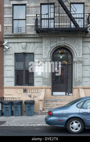 House on W 139a Street dove la cantante jazz Billie Holiday vissuto nel 1932 quando 16 anni, alla ricerca di un lavoro presso il vicino 'Jungle Row' Club. Foto Stock