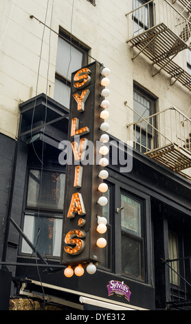 Sylvia's Restaurant di Harlem, il leggendario soul food ristorante a 328 Lenox Avenue di Harlem, a New York City, Stati Uniti d'America. Foto Stock