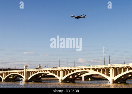 British Airways 747 avvicinandosi a Phoenix, Arizona, Stati Uniti d'America Foto Stock