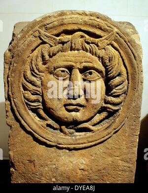 Da frammenti di un antico romano monumento funebre. Barcellona. Spagna 2013 Foto Stock