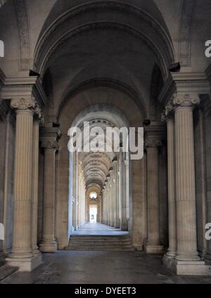 Nord passaggio di entrata al Museo del Louvre 2013. Adiacente alla Rue de Rivolli Foto Stock