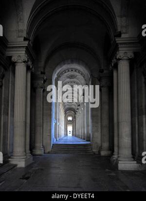 Nord passaggio di entrata al Museo del Louvre 2013. Adiacente alla Rue de Rivolli Foto Stock