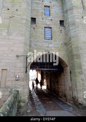 Ingresso principale al Castello di Warwick 2013. Il castello medievale è stata sviluppata a partire da un originale costruita da Guglielmo il Conquistatore nel 1068 Foto Stock