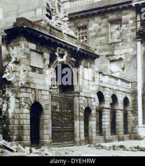 Distruzione a quattro corti, durante la Pasqua in aumento anche noto come la Pasqua di ribellione, è stata una insurrezione armata in scena in Irlanda durante la settimana di Pasqua 1916. La salita è stato montato dai repubblicani irlandesi con la finalità di porre fine alla dominazione britannica in Irlanda e che istituisce un organismo indipendente Repubblica irlandese. Presto la mattina di lunedì, 24 aprile 1916, circa 1.200 volontari e cittadini membri dell'esercito ha assunto strongpoints nel centro della città di Dublino. Foto Stock