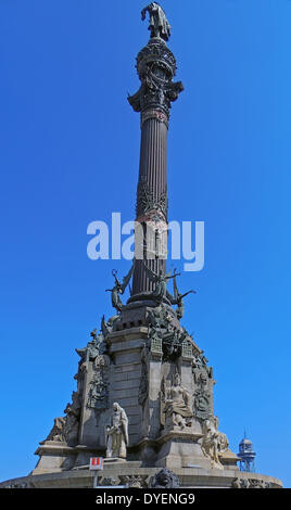 Il monumento di Colombo è un 60 m (197 ft) alto monumento a Cristoforo Colombo in corrispondenza della estremità inferiore della Rambla, Barcelona, Catalogna, Spagna. È stato costruito per la Exposición Universal de Barcelona (1888) in onore di Columbus primo viaggio per le Americhe. Foto Stock