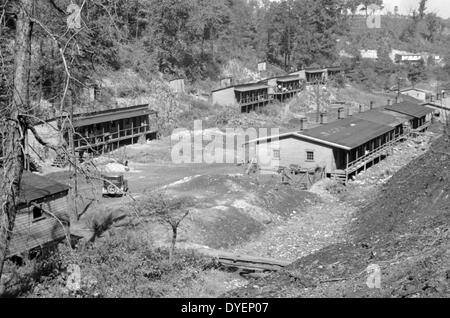 La Patch, una bidonville a Cassville, Scotts Run, West Virginia da Ben Shahn, 1898-1969, fotografo 19350101 Foto Stock