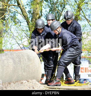 Fareham, Regno Unito. 15 apr 2014. Inghilterra per donna WRWC 2014 squad prendere parte in leadership e team building in corso presso la Royal Navy Leadership Academy, HMS Collingwood Fareham Credito: Azione Sport Plus/Alamy Live News Foto Stock