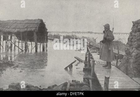 Un soldato francese in guardia di fronte a Yser 1915, la prima guerra mondiale Foto Stock