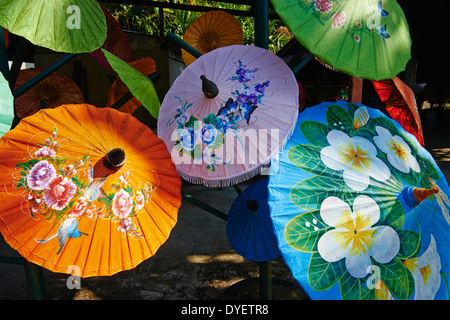 Thailandia Chiang Mai, ombrello a Borsang Villaggio Artigianale Foto Stock