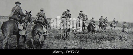 Canadese di soldati di cavalleria presso il fronte durante la Prima guerra mondiale. 1917 Foto Stock