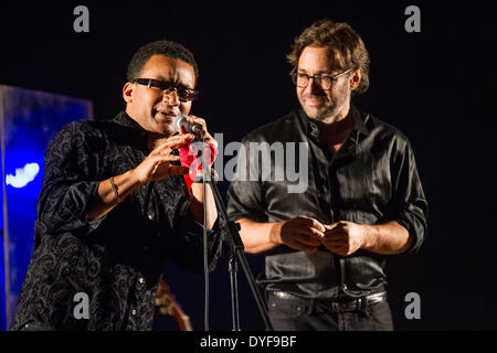 Al Di Meola e Gonzalo Rubalcaba performing live presso l Aula MagnaFeaturing: Al Di Meola,Gonzalo Rubalcaba dove: Lisbona Lisboa PortugalWhen: 11 Dic 2012 Foto Stock