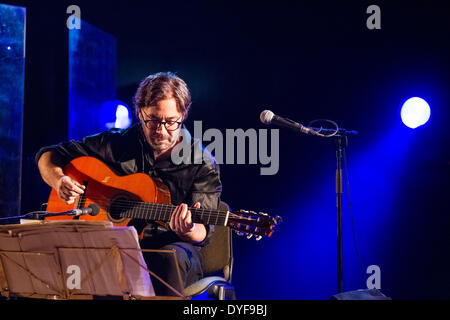 Al Di Meola e Gonzalo Rubalcaba performing live presso l Aula MagnaFeaturing: Al Di Meola dove: Lisbona Lisboa PortugalWhen: 11 Dic 2012 Foto Stock