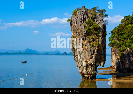 Thailandia, Phang Nga Bay, Ao Phang Nga national parc, Ko Khao Antonello Kan isola, Ko Tapu rock o James Bond rock Foto Stock