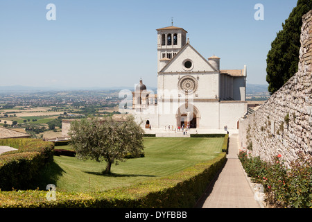 La Basilica di San Francesco e Basilica di San Francesco di Assisi, ad Assisi, Umbria, Italia Foto Stock