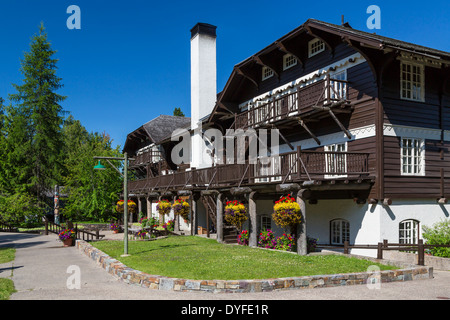 Lake McDonald Lodge nel Parco Nazionale di Glacier, Montana, USA. Foto Stock