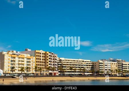 Diamar Hotel e altri edifici nella parte anteriore del Playa del Reducto beach, Arrecife, Lanzarote, Isole Canarie, Spagna, Europa Foto Stock