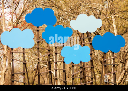 Olaf Breuning "nuvole" in Doris C. Freedman Plaza del Central Park di New York Foto Stock