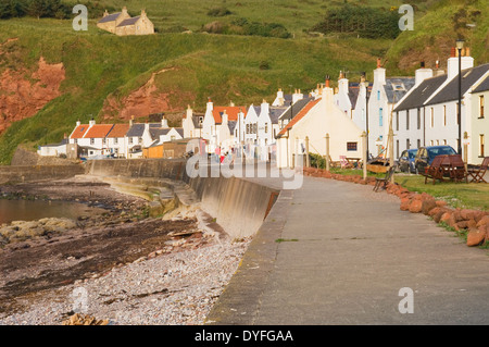 Il pittoresco villaggio costiero di Pennan in Aberdeenshire, Scozia. Foto Stock