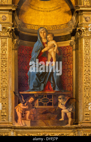 Venezia, Italia - 12 Marzo 2014: "Madonna della Misericordia" dalla sagrestia della Basilica di Santa Maria Gloriosa dei Frari Foto Stock