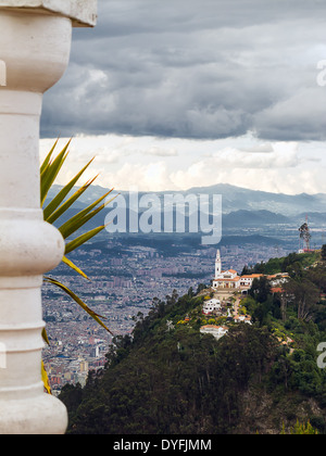 Monserrate e vista su Bogotà, Colombia Foto Stock