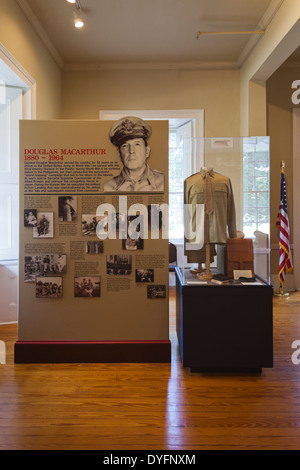 Stati Uniti d'America, Arkansas, Little Rock, MacArthur Museum of Arkansas Storia Militare, General Douglas MacArthur presentano Foto Stock