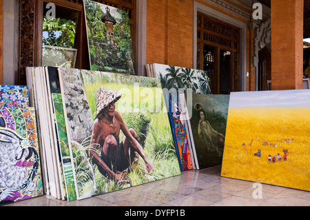 Dipinti di artisti locali per la vendita in Ubud, Bali, Indonesia Foto Stock