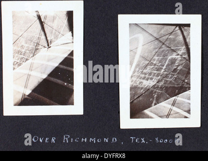 Questa foto dell'album di Allen Archer documenta un incidente aereo che coinvolge un Curtiss JN-4 Jenny a Camp Logan a Houston, Texas. Il JN-4 era un aereo da addestramento utilizzato dall'esercito statunitense durante la prima guerra mondiale Foto Stock