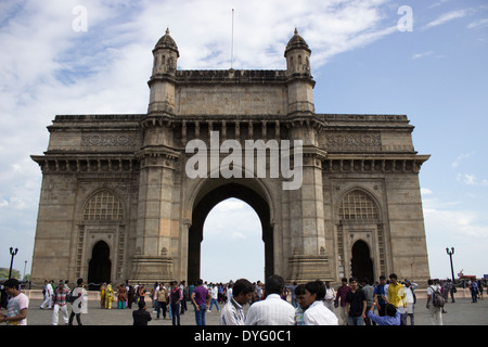 Mumbai il monumento più famoso, realizzato per re Giorgio V Queen Mary ,questo è il punto di partenza per la maggior parte dei turisti a Apollo Bunder Foto Stock
