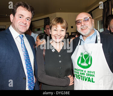 Brighton, Regno Unito . Xvi Apr, 2014. BHFDF è Adam stile e Roger Marlow con Caroline Lucas, MP al Brighton & Hove cibi e bevande Festival di Primavera di lancio, Hotel du Vin Brighton photo ©Julia Claxton Credito: Julia Claxton/Alamy Live News Foto Stock