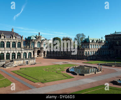 Dresden, Germania. Xvii Apr, 2014. Il Palazzo Zwinger a Dresda, Germania, 17 aprile 2014. Foto: ARNO BURGI/dpa/Alamy Live News Foto Stock