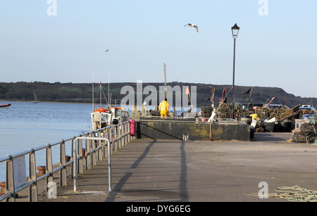 Barca da pesca in mudeford quay lungo la costa del Dorset Foto Stock