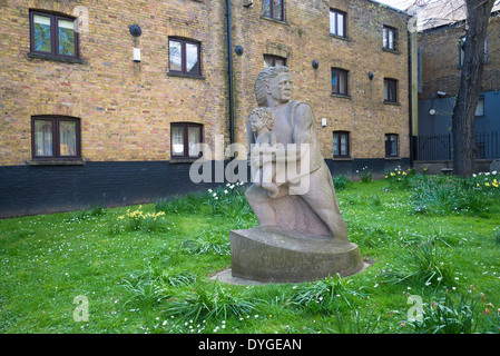 Christopher Jones statua nel sagrato della chiesa di Santa Maria Vergine Chiesa, Rotherhithe, London, Regno Unito Foto Stock