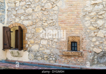 Case di villaggio in Castellet i la Gornal monumento indicizzati nel patrimonio catalano registrati nei pressi di Barcellona, Spagna Foto Stock