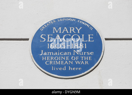 Targa blu segnando un home di infermiere e crimea eroina mary seacole, Soho Square, Londra, Inghilterra Foto Stock