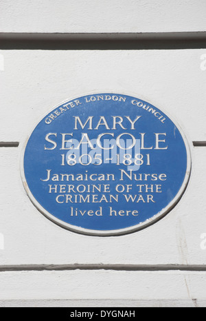 Targa blu segnando un home di infermiere e crimea eroina mary seacole, Soho Square, Londra, Inghilterra Foto Stock