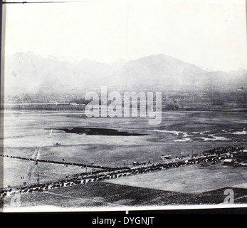 Questa foto della Theodore Hall Collection cattura le prime fasi della storia dell'aviazione, mostrando aerei dell'inizio del XX secolo. Questi aerei rappresentano il rapido sviluppo e i progressi tecnologici nell'aviazione durante quell'epoca. Foto Stock