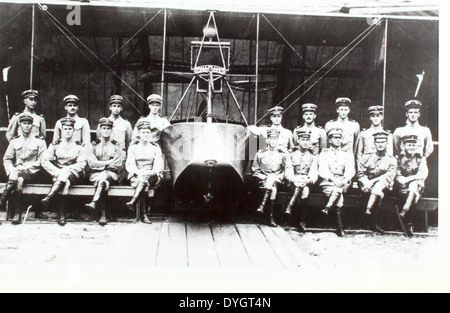 Questa foto della Theodore Hall Collection cattura i momenti significativi dell'aviazione. Theodore Hall contribuì alla crescita dell'industria aeronautica e giocò un ruolo chiave nel progresso della tecnologia aeronautica durante i primi anni di volo. Foto Stock