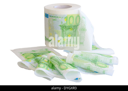 Dipanate carta igienica con 100 banconote in euro immagine isolato su bianco Foto Stock