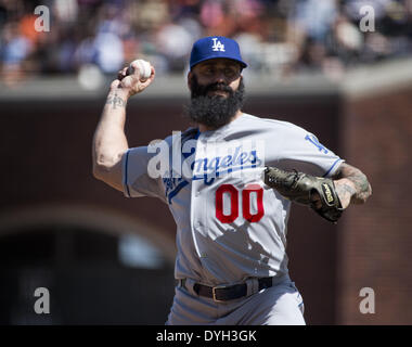 San Francisco, California, Stati Uniti d'America. Xvii Apr, 2014. Ex giganti lanciatore di rilievo, Brian Wilson piantato l'ottavo inning per la Dodgers giovedì 17 aprile 2014 a San Francisco, California. Credito: Jose Luis Villegas/Sacramento Bee/ZUMAPRESS.com/Alamy Live News Foto Stock