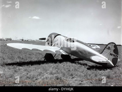 La Shell Travel Air Mystery Ship, una modificata Travel Air Type R, era un pilota di aerei da corsa pilotato da Jimmy Doolittle. Era dotato di un motore Wright J-6 Whirlwind ed era noto per la sua velocità nelle competizioni aeree. L'aereo fu molto influente nella storia dell'aviazione. Foto Stock