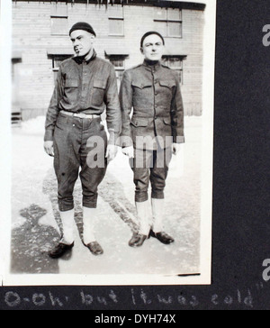 Questa foto del Dorsey album mostra un Curtiss JN-4 Jenny, un aereo di spicco nella prima guerra mondiale. La Jenny fu fondamentale nei ruoli di addestramento e ricognizione durante il conflitto, ed è ricordata come uno dei primi aerei militari chiave. Foto Stock