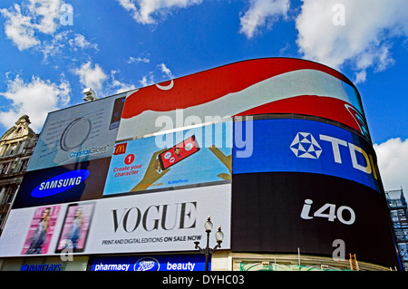 Cartelloni digitali a Piccadilly Circus e il West End di Londra, Inghilterra, Regno Unito Foto Stock