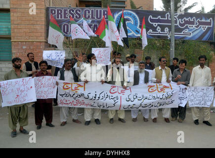 Muttehida movimento Qaumi sostenitori e attivisti protestano contro le uccisioni extra giudiziali e scomparsa forzata del MQM lavoratori, a Quetta press club Venerdì 18 Aprile, 2014. Foto Stock