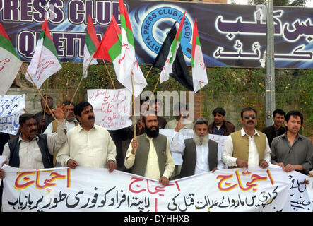 Muttehida movimento Qaumi sostenitori e attivisti protestano contro le uccisioni extra giudiziali e scomparsa forzata del MQM lavoratori, a Quetta press club Venerdì 18 Aprile, 2014. Foto Stock