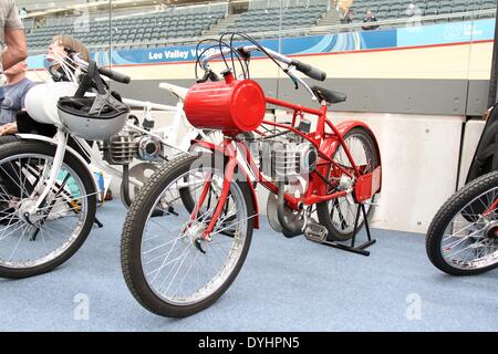 Lee Valley VeloPark, Londra, Regno Unito. Il 18 aprile 2014. Il SCCU Buon Venerdì incontro Derny Credit: stili di Neville/Alamy Live News Foto Stock