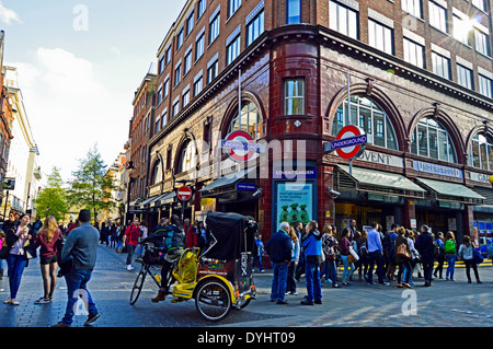 Il Covent Garden Stazione della metropolitana di West End di Londra, Inghilterra, Regno Kngdom Foto Stock