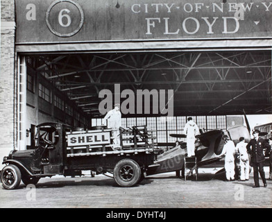 Il Laird Super Solution era un leggendario biplano da corsa sviluppato dalla E.M. Laird Airplane Company. Alimentato da un motore Pratt & Whitney R-1340, l'aereo divenne un importante concorrente nelle gare aeree, comprese quelle tenute al Floyd Bennett Field. Nota per la sua velocità e agilità, la Laird Super Solution giocò un ruolo chiave nei primi giorni delle corse aeree americane. Foto Stock