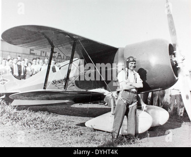 Questa fotografia mostra il Laird Super Solution, un biplano da corsa pilotato da James Doolittle. Doolittle, un notevole aviatore, vinse diverse gare aeree con questo aereo, che giocò un ruolo significativo nello sviluppo dell'aviazione durante gli anni '1930 Foto Stock