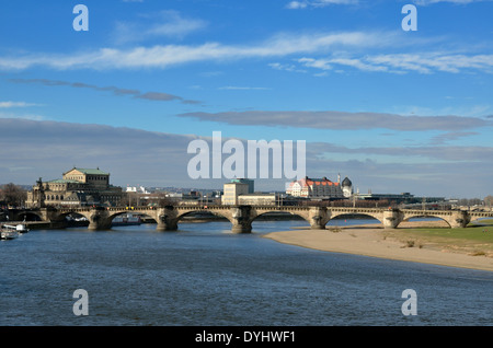 A Dresda, Augustusbrücke und NeueTerrasse Foto Stock